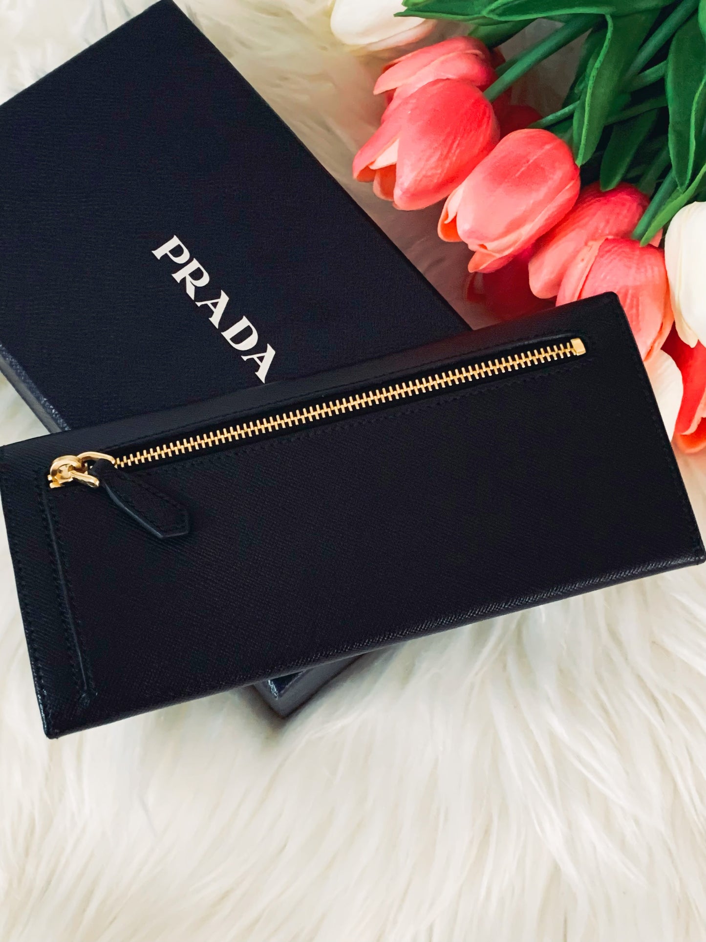 PRADA 長銀包 100%正版(必須先跟店主確定貨物狀況)