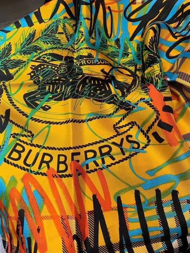 Burberrry 絲巾- 100%正版(必須先跟店主確定貨物狀況)