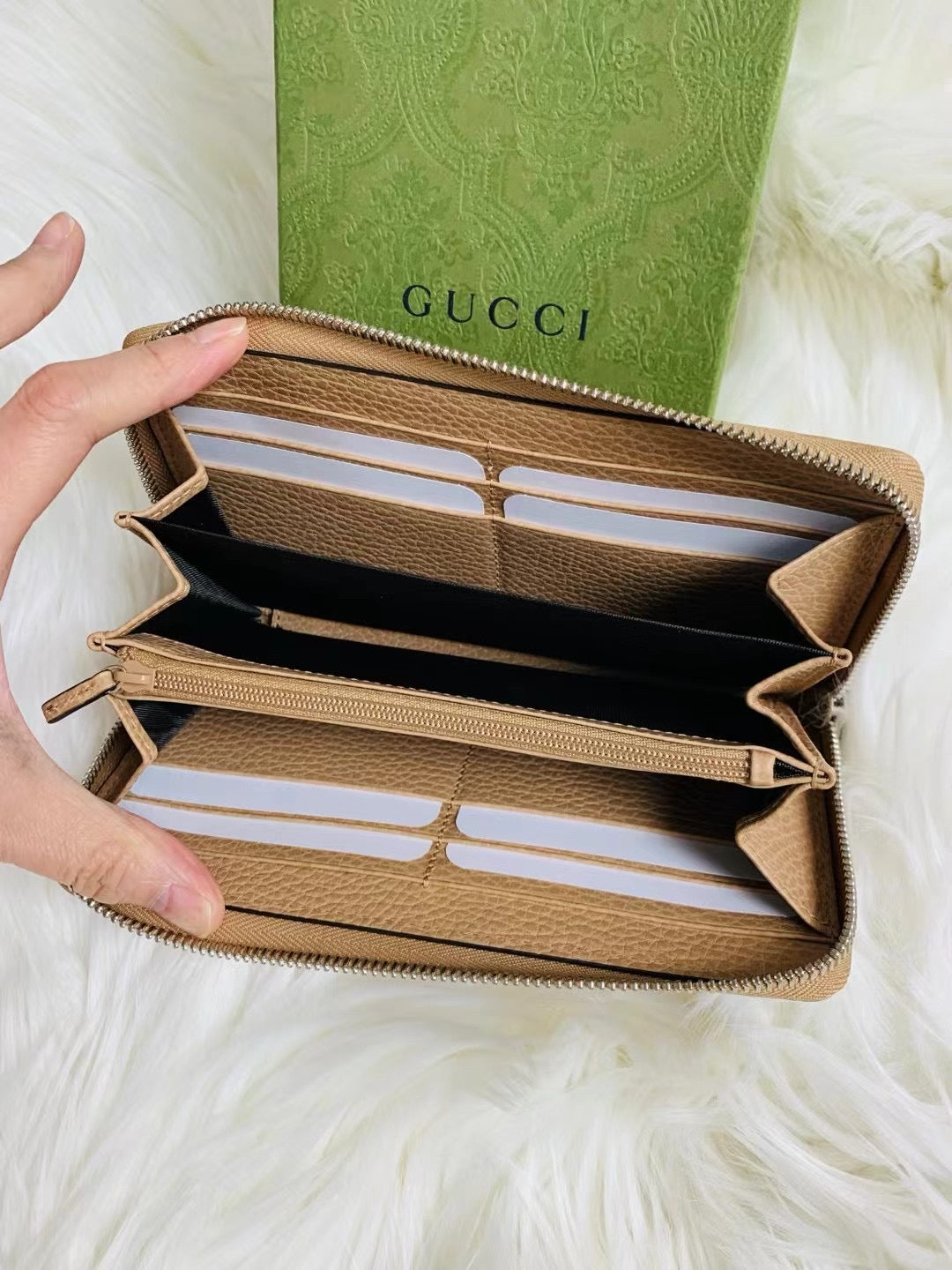 GUCCI 女款長銀包 - 100%正版(必須先跟店主確定貨物狀況)