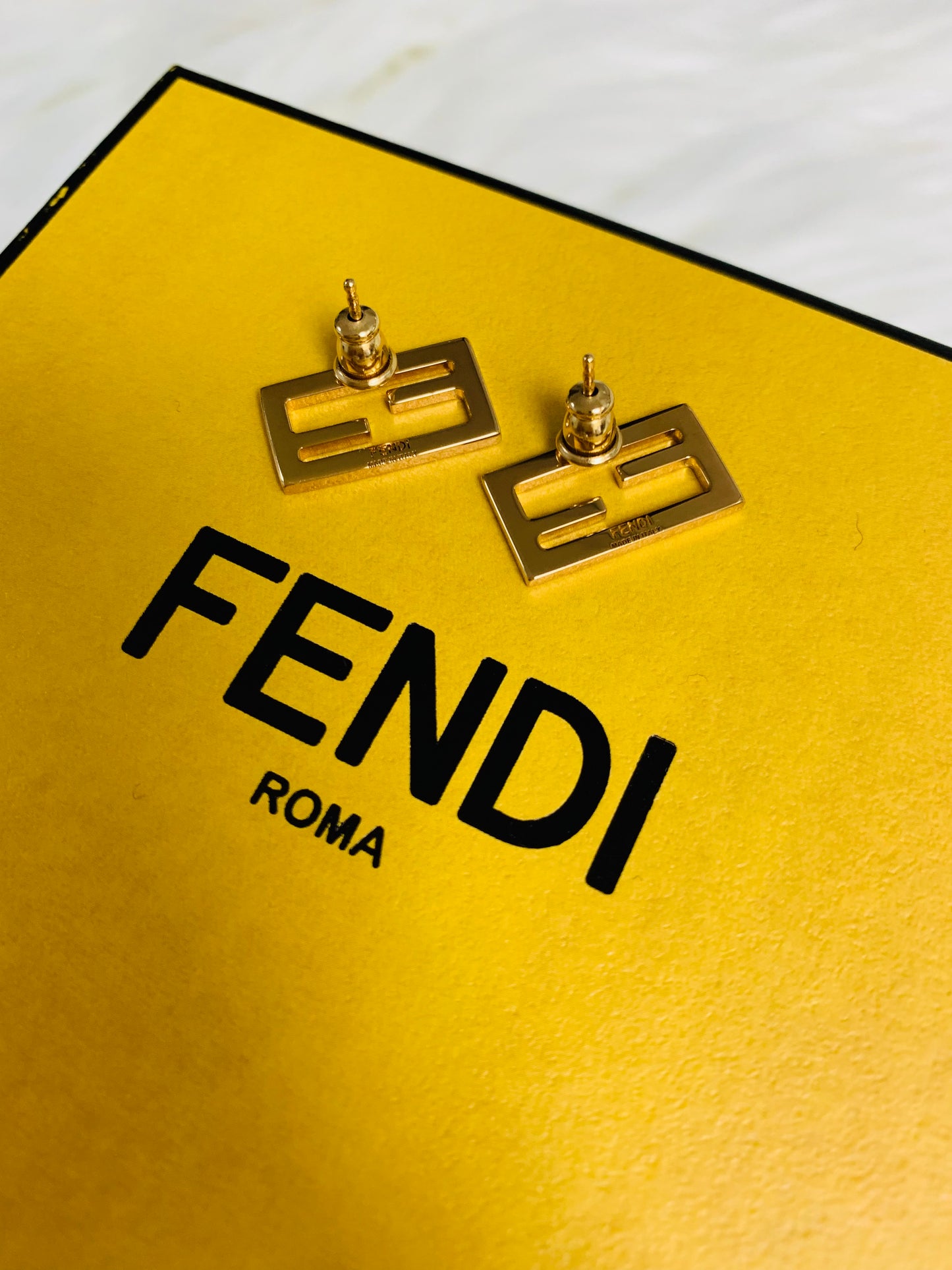 FENDI 耳環- 100%正版(必須先跟店主確定貨物狀況)