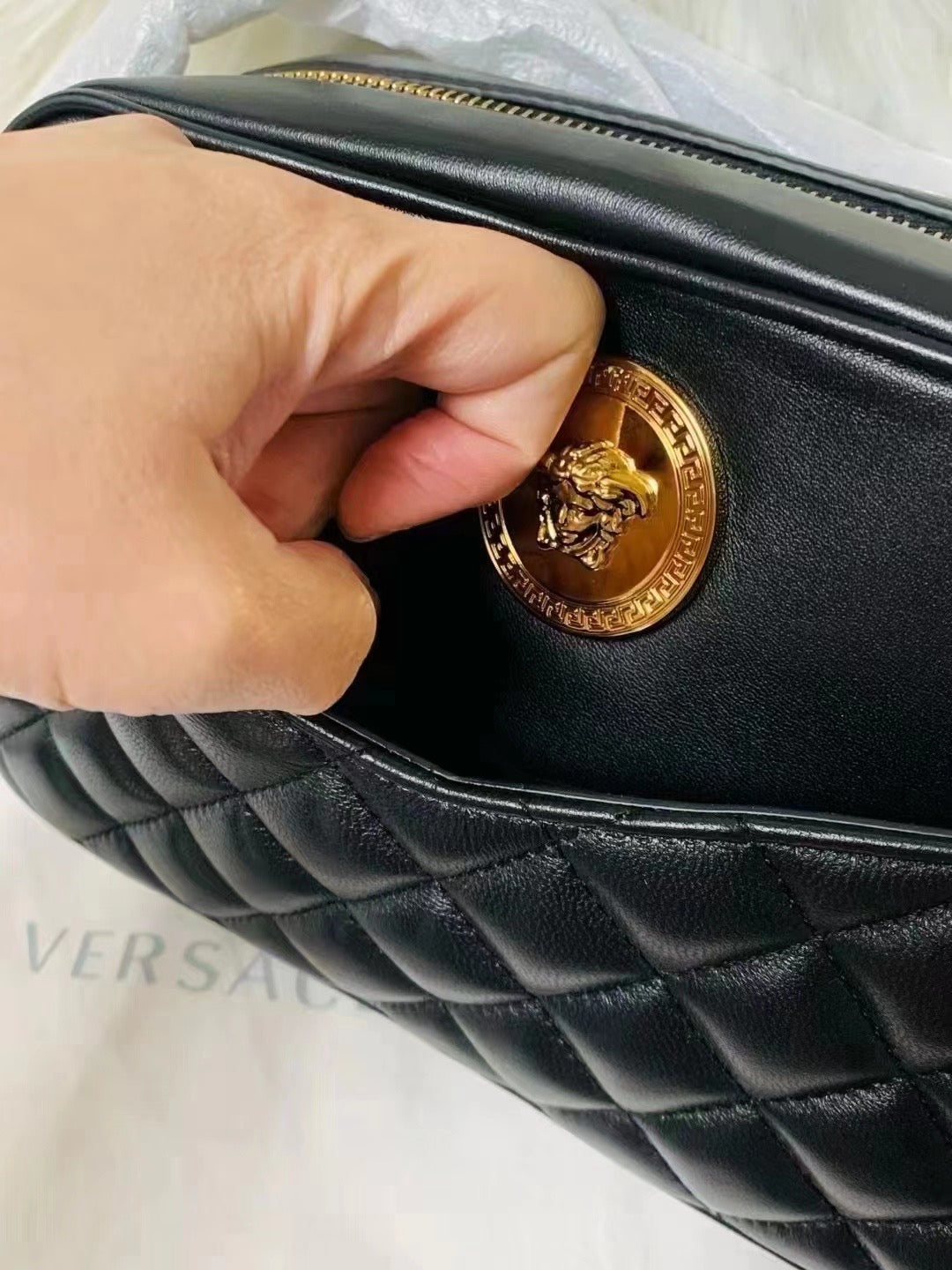 VERSACE 女款斜揹包- 100%正版(必須先跟店主確定貨物狀況)
