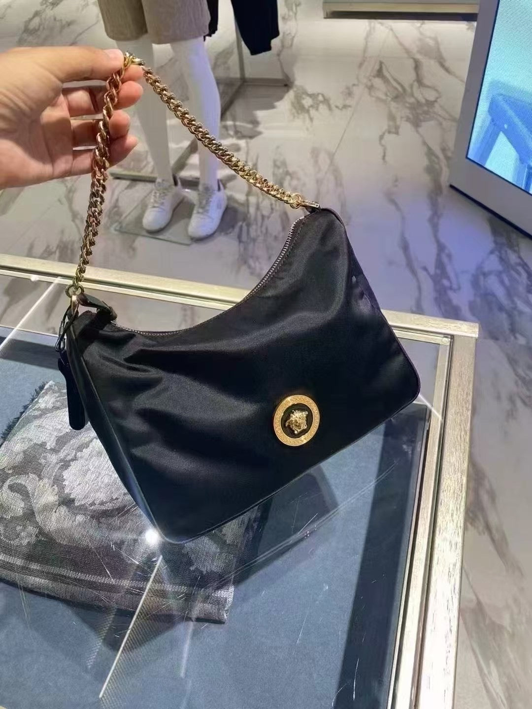VERSACE 側揹+斜揹包- 100%正版(必須先跟店主確定貨物狀況)