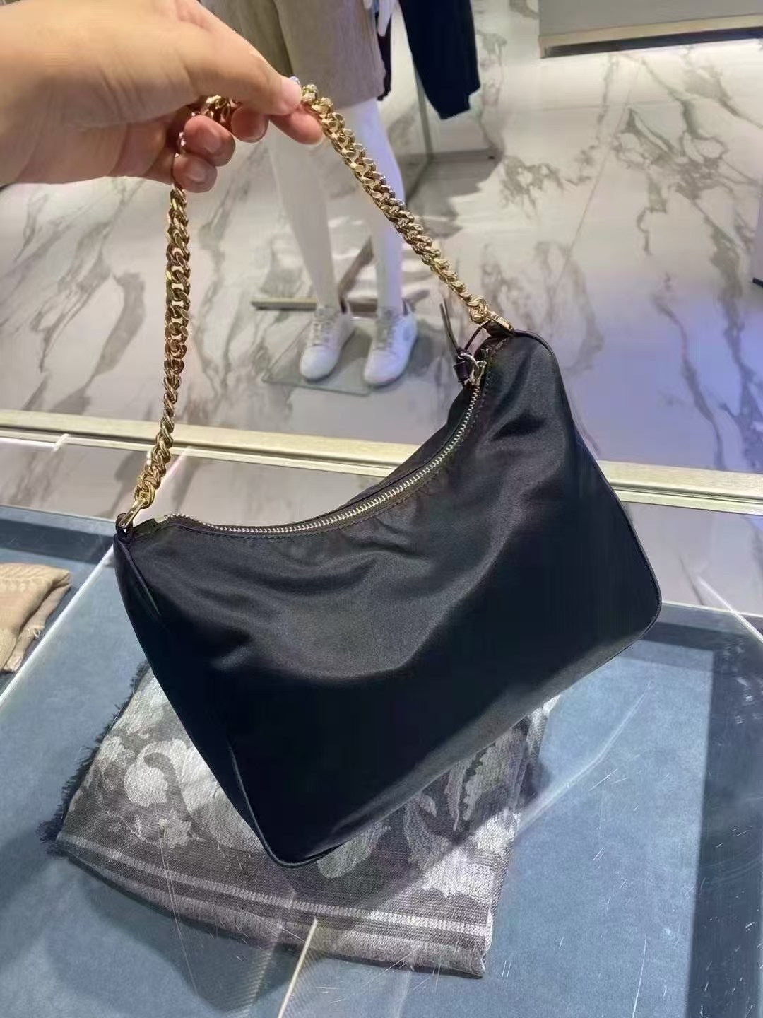 VERSACE 側揹+斜揹包- 100%正版(必須先跟店主確定貨物狀況)