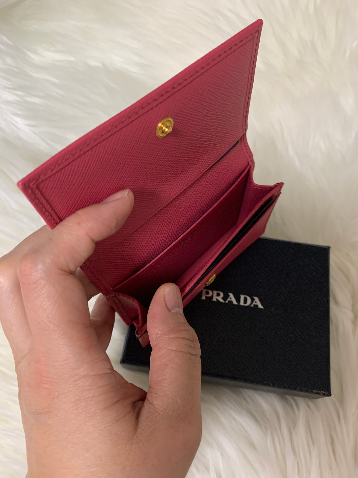 PRADA 卡包- 100%正版(必須先跟店主確定貨物狀況)