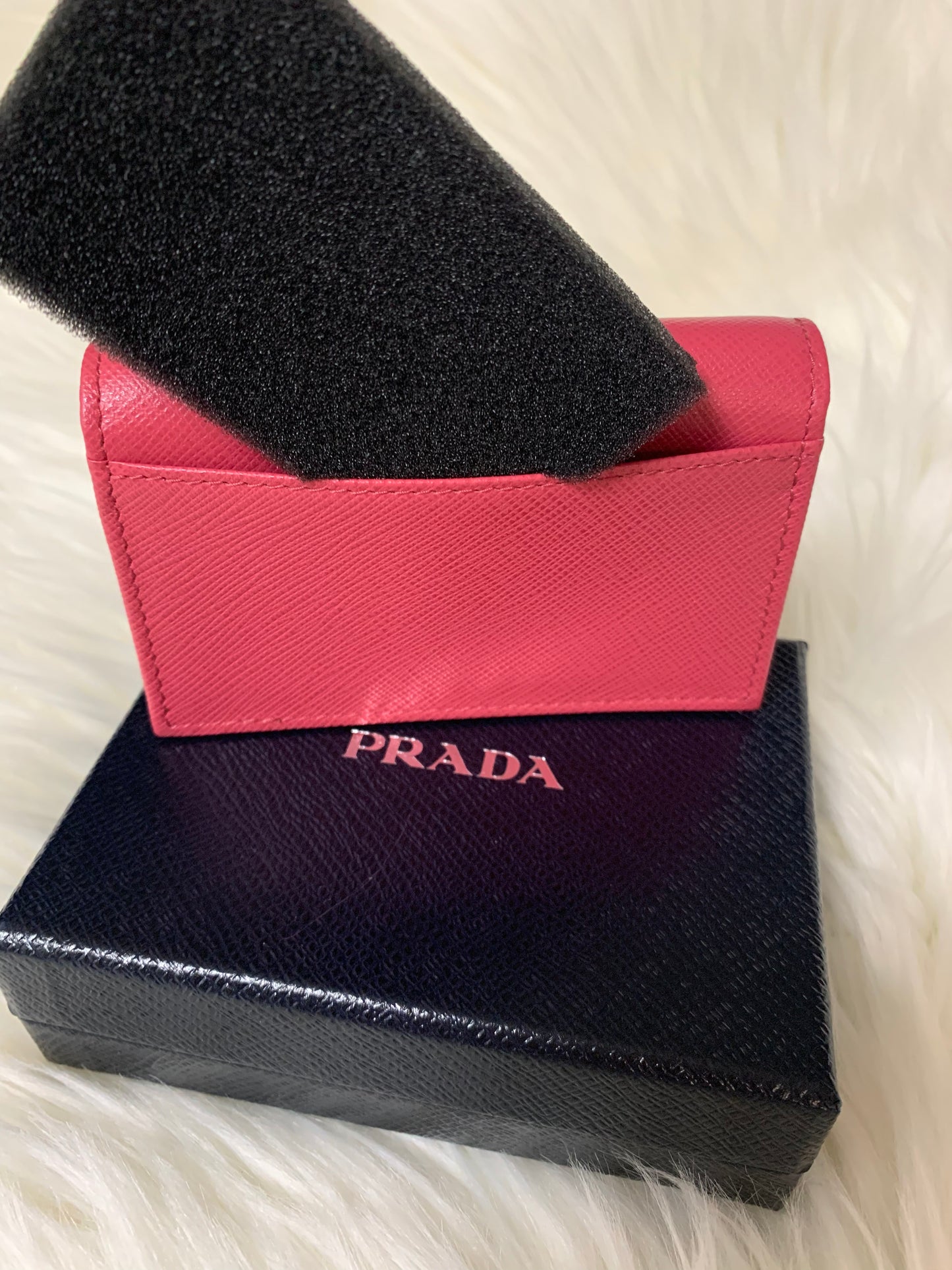 PRADA 卡包- 100%正版(必須先跟店主確定貨物狀況)