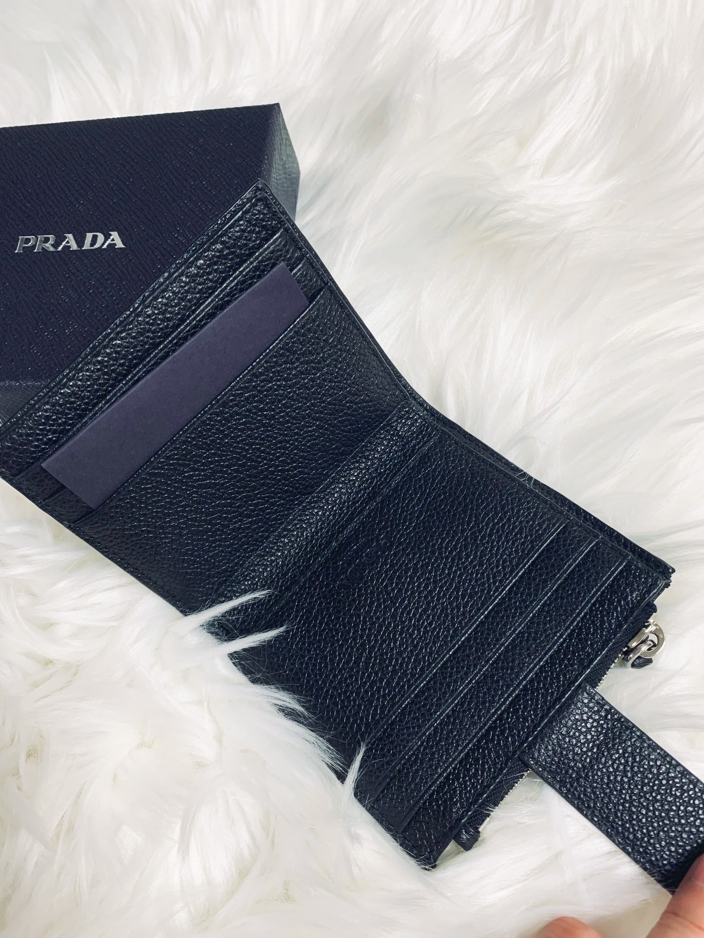 Prada 男款銀包 - 100%正版(必須先跟店主確定貨物狀況)