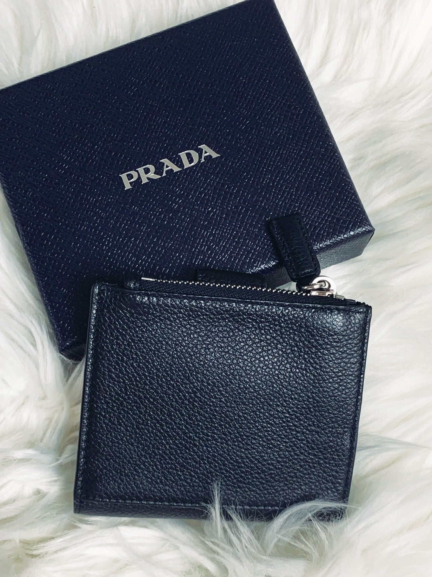 Prada 男款銀包 - 100%正版(必須先跟店主確定貨物狀況)