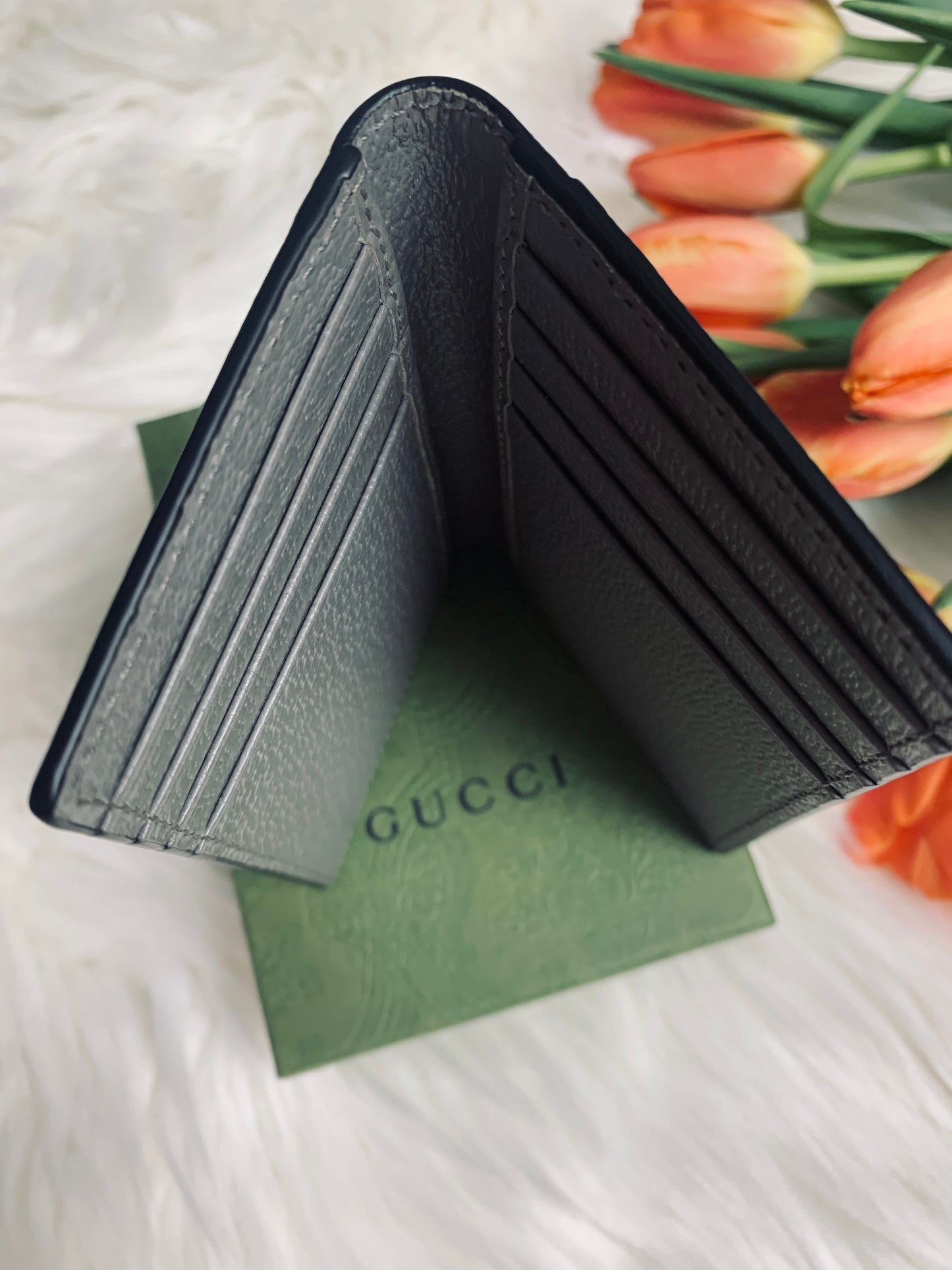 GUCCI 男款卡包- 100%正版(必須先跟店主確定貨物狀況)