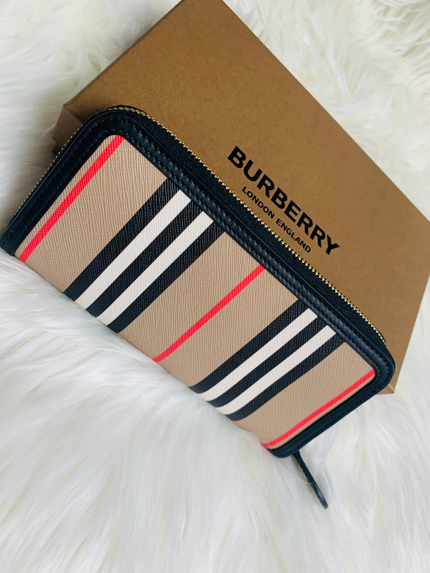 BURBERRY 女款長銀包 - 100%正版(必須先跟店主確定貨物狀況)