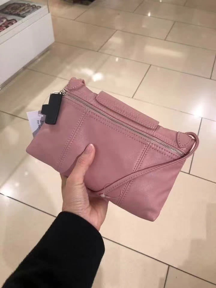 LONGCHAMP 斜揹包- 100%正版(必須先跟店主確定貨物狀況)