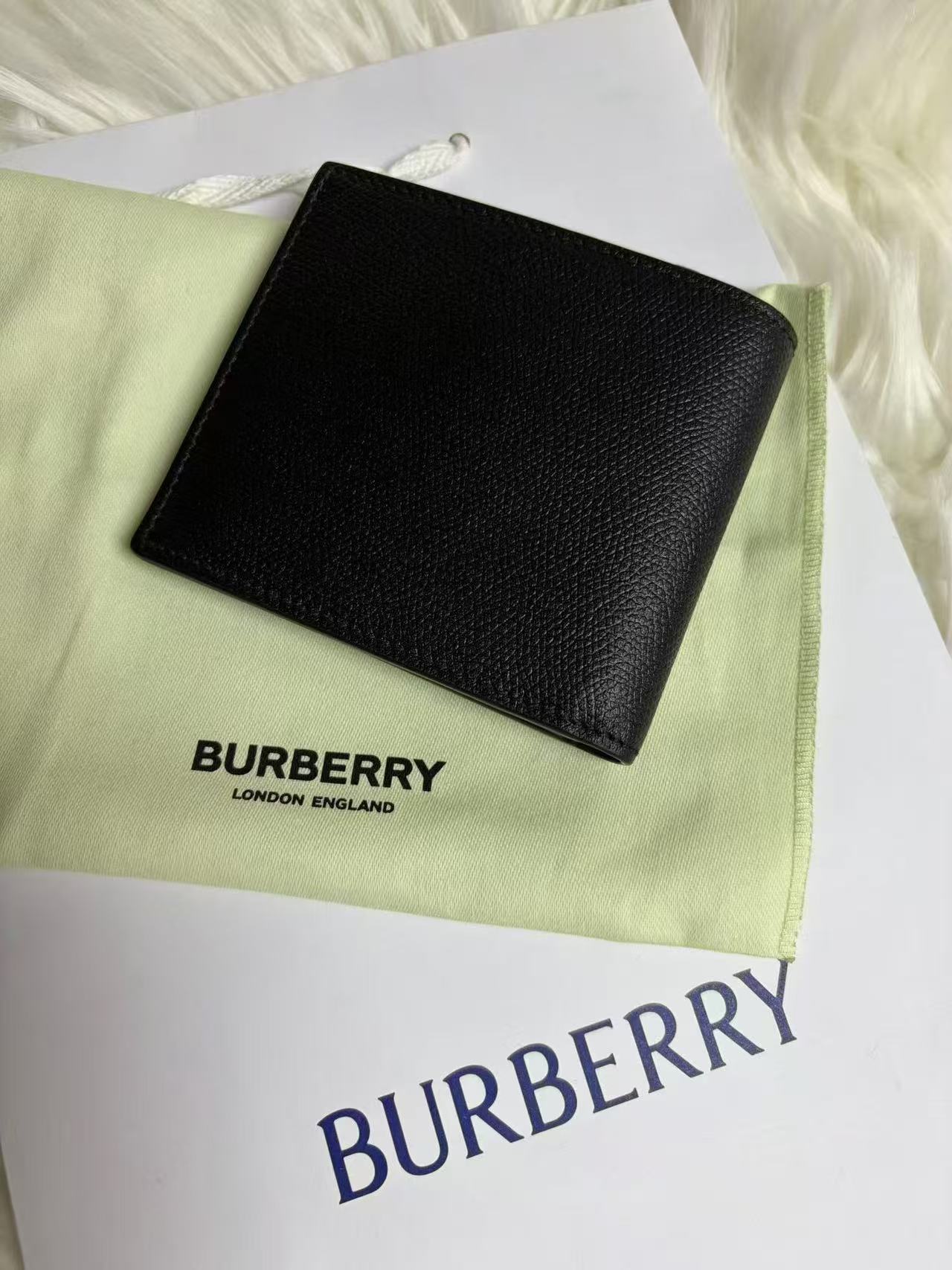 BURBERRY 男款黑色銀包- 100%正版(必須先跟店主確定貨物狀況)