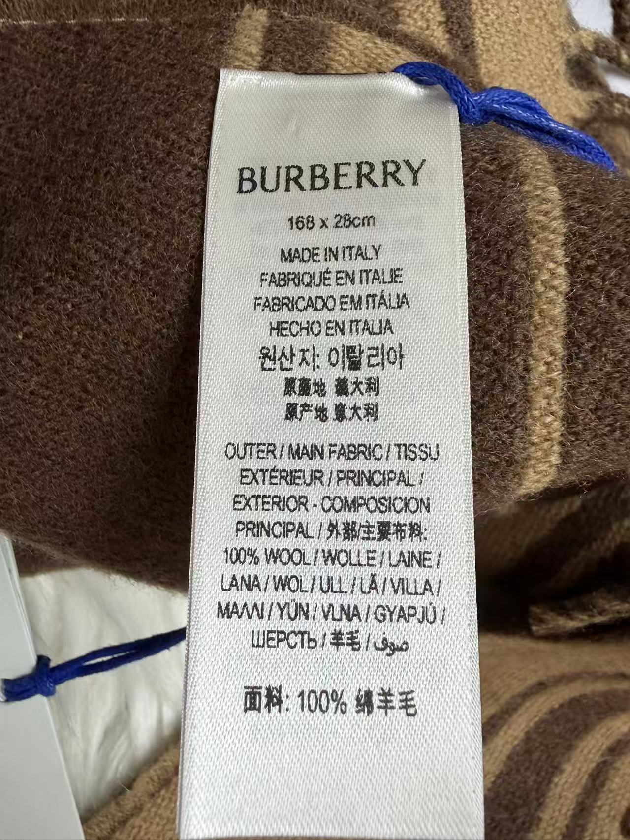 Burberrry 圍巾- 100%正版(必須先跟店主確定貨物狀況)