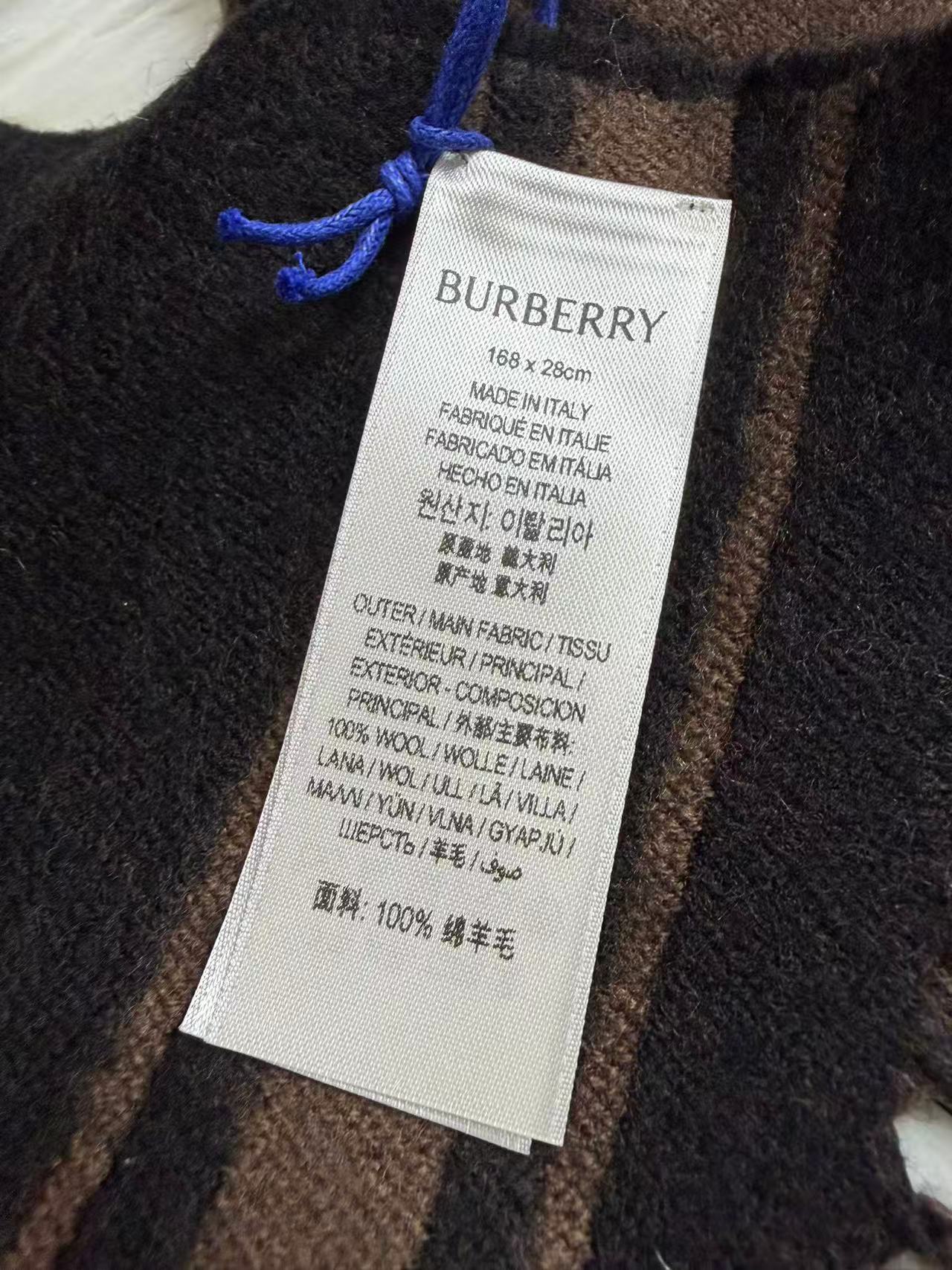 Burberrry 圍巾- 100%正版(必須先跟店主確定貨物狀況)