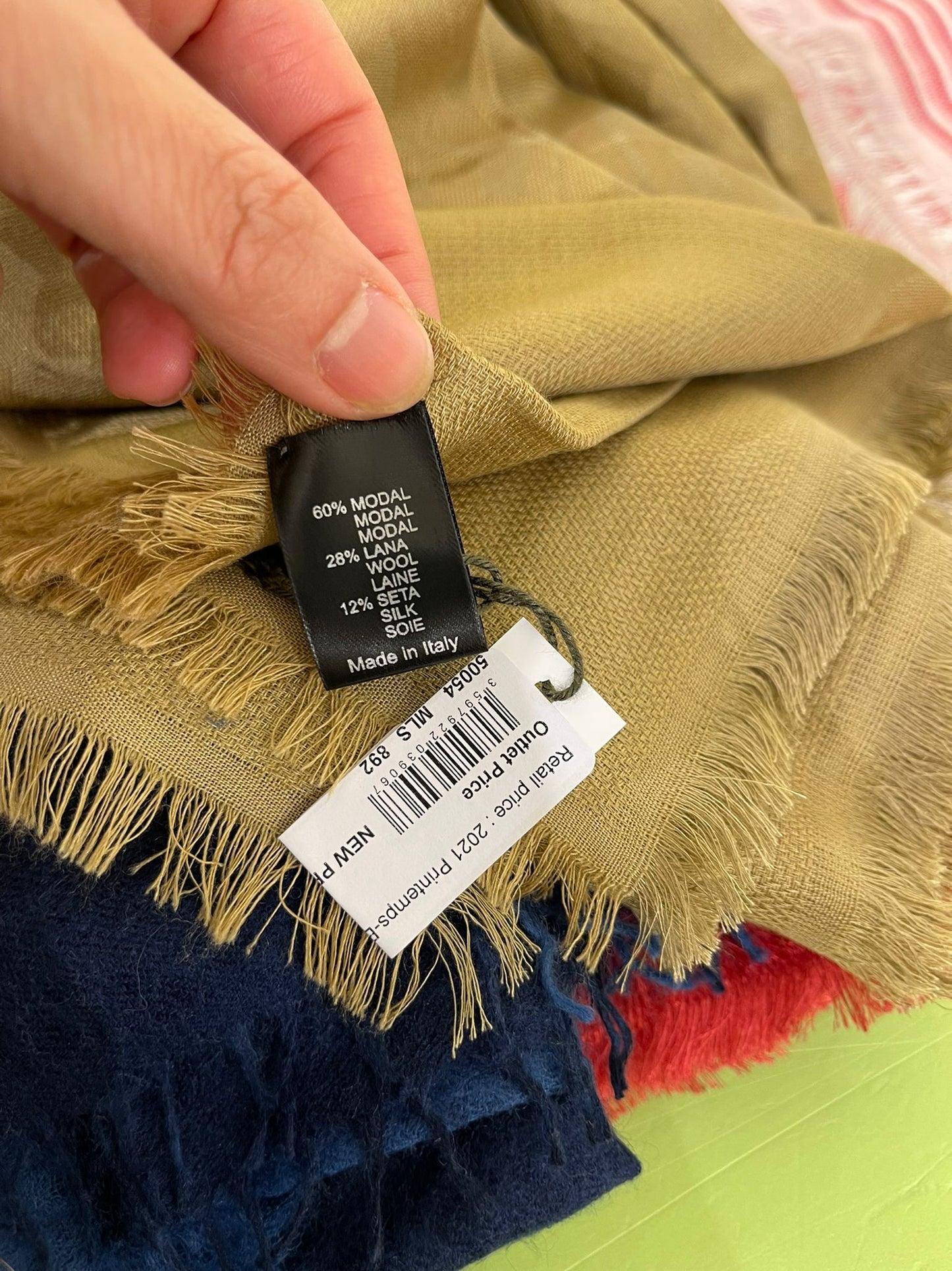 LONGCHAMP 圍巾- 100%正版(必須先跟店主確定貨物狀況)