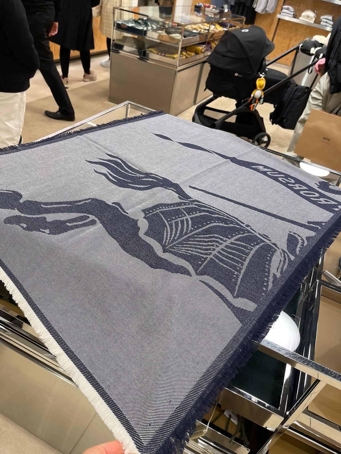BURBERRY 圍巾- 100%正版(必須先跟店主確定貨物狀況)