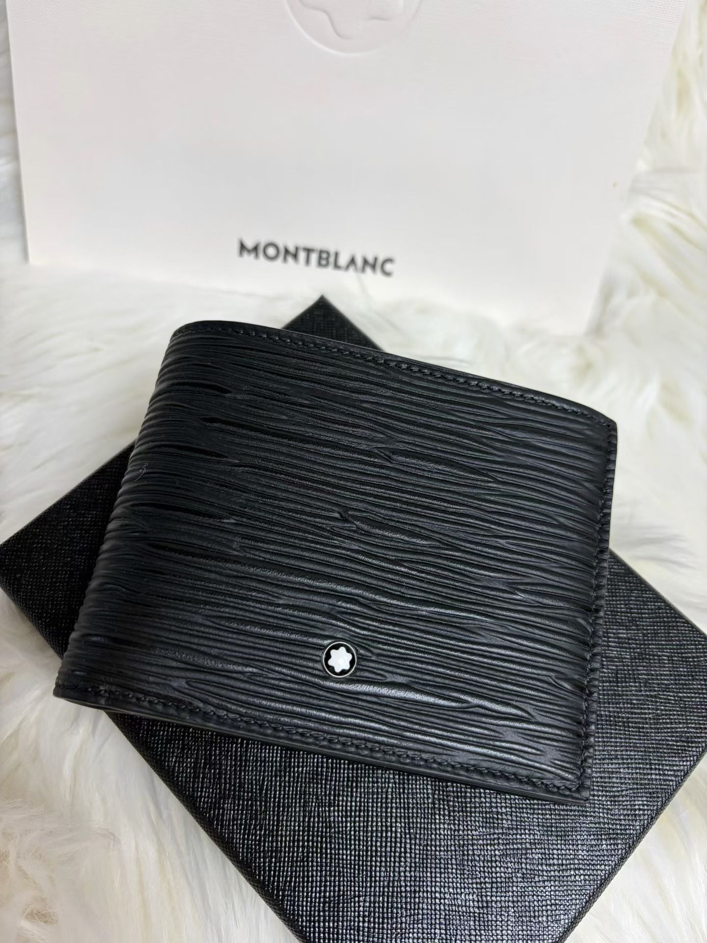 MONTBLANC 男款銀包 - 100%正版(必須先跟店主確定貨物狀況）