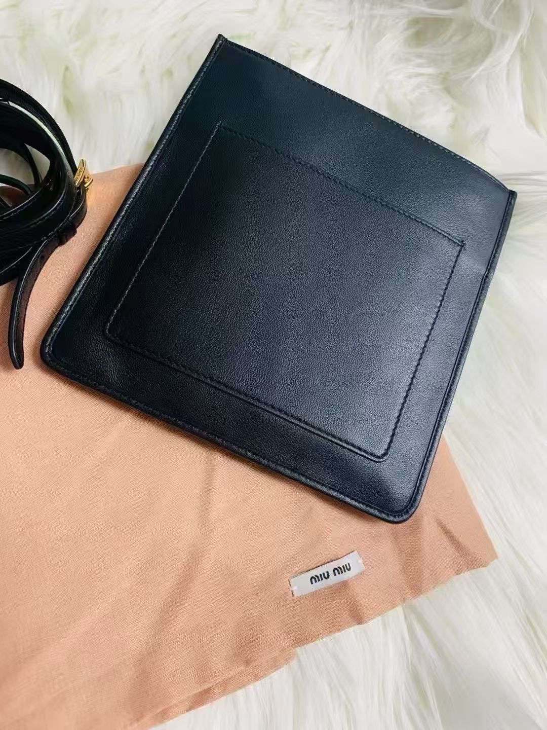 MIU MIU 斜揹 - 100%正版(必須先跟店主確定貨物狀況）