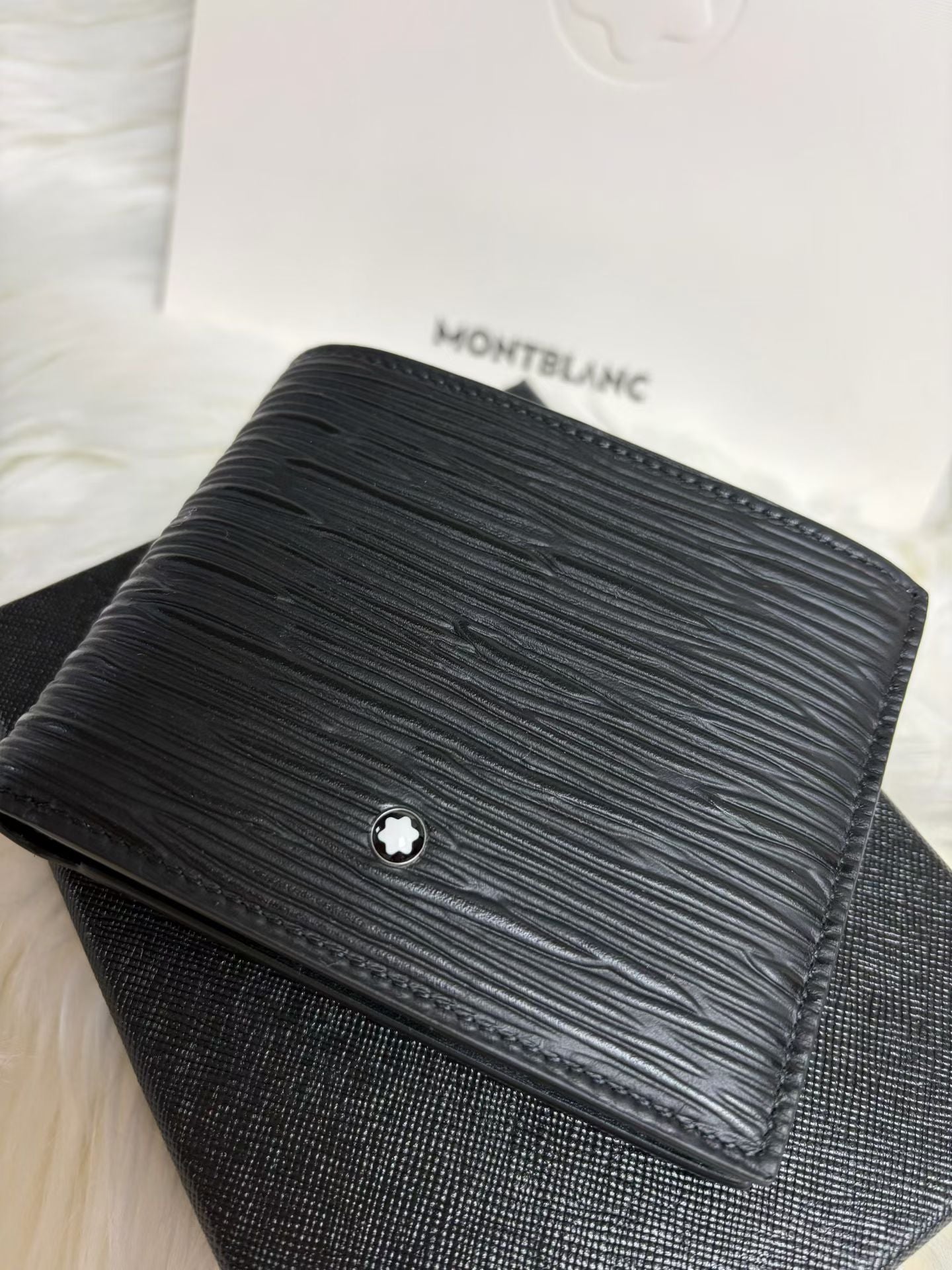 MONTBLANC 男款銀包 - 100%正版(必須先跟店主確定貨物狀況）