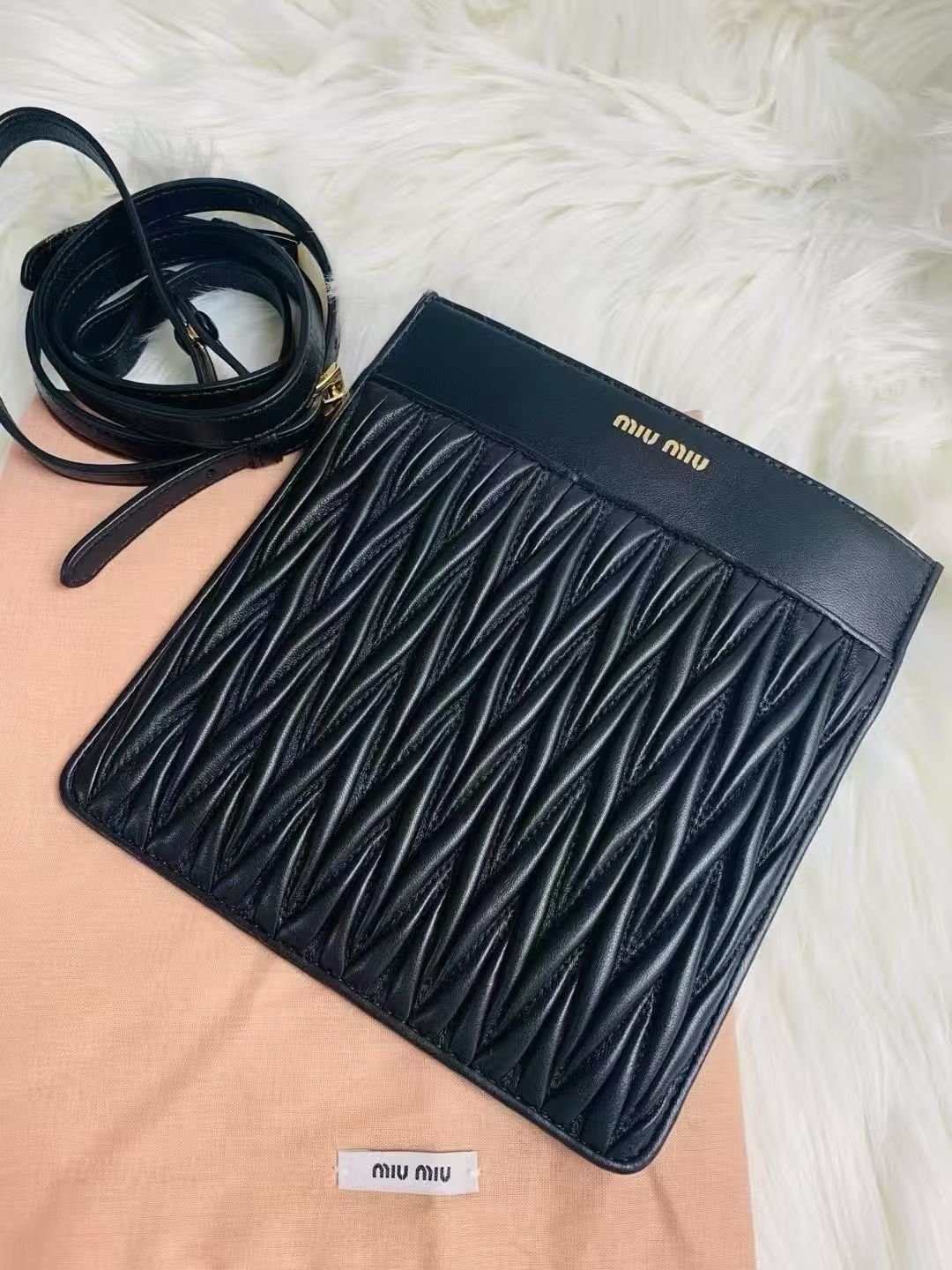 MIU MIU 斜揹 - 100%正版(必須先跟店主確定貨物狀況）