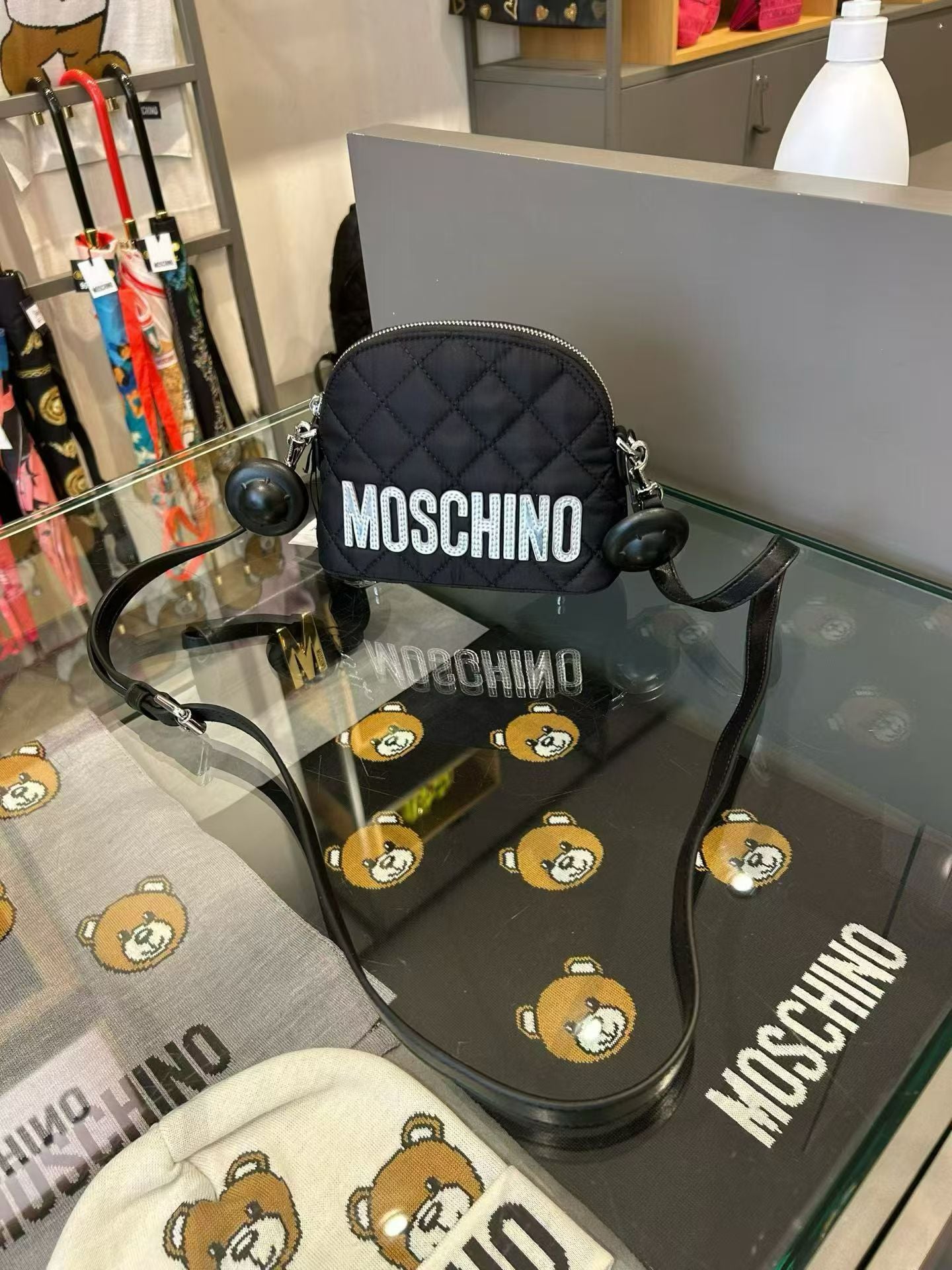 MOSCHINO 貝殼斜揹包 - 100%正版(必須先跟店主確定貨物狀況）