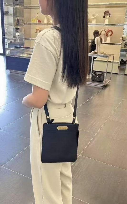 Prada 斜揹 - 100%正版(必須先跟店主確定貨物狀況）