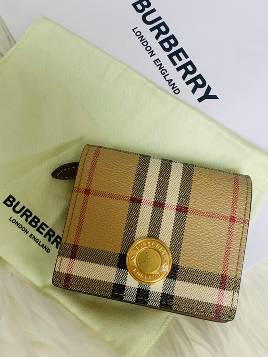 Burberry 女款銀包- 100%正版(必須先跟店主確定貨物狀況）