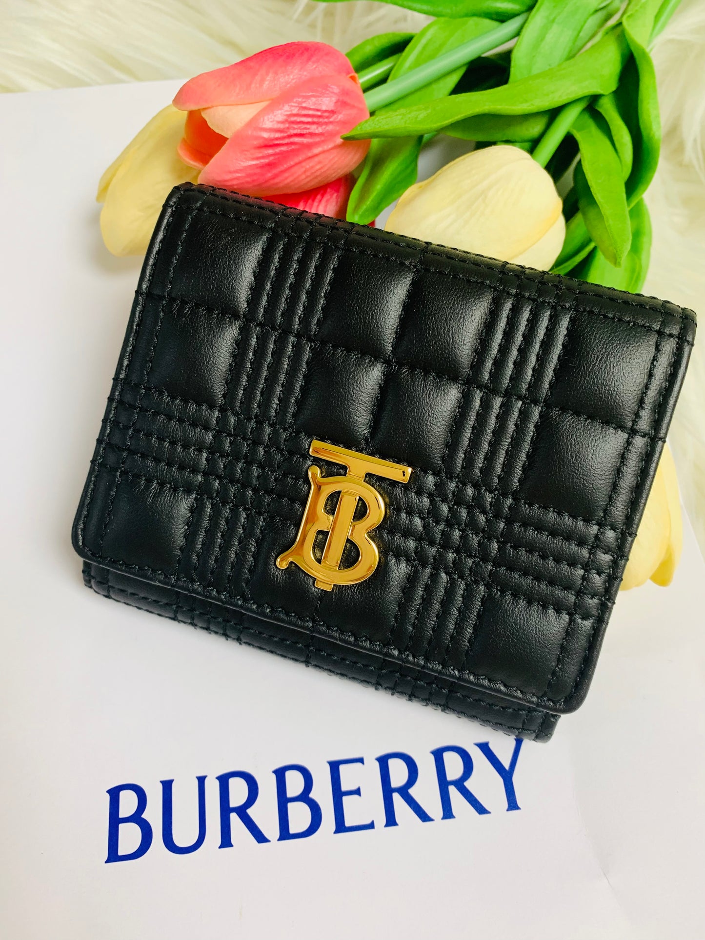 Burberry 女款銀包- 100%正版(必須先跟店主確定貨物狀況）