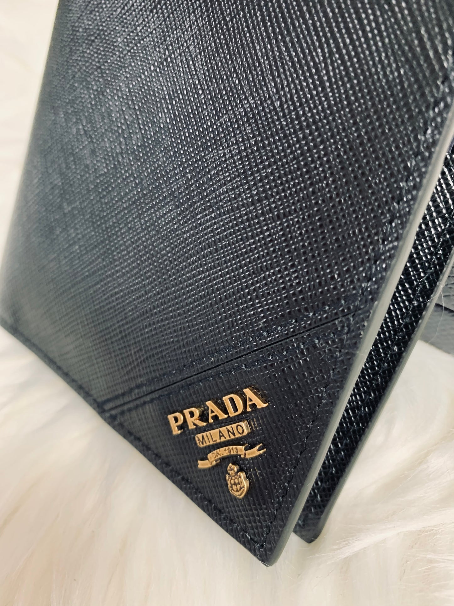 PRADA 男款銀包 - 100%正版(必須先跟店主確定貨物狀況）