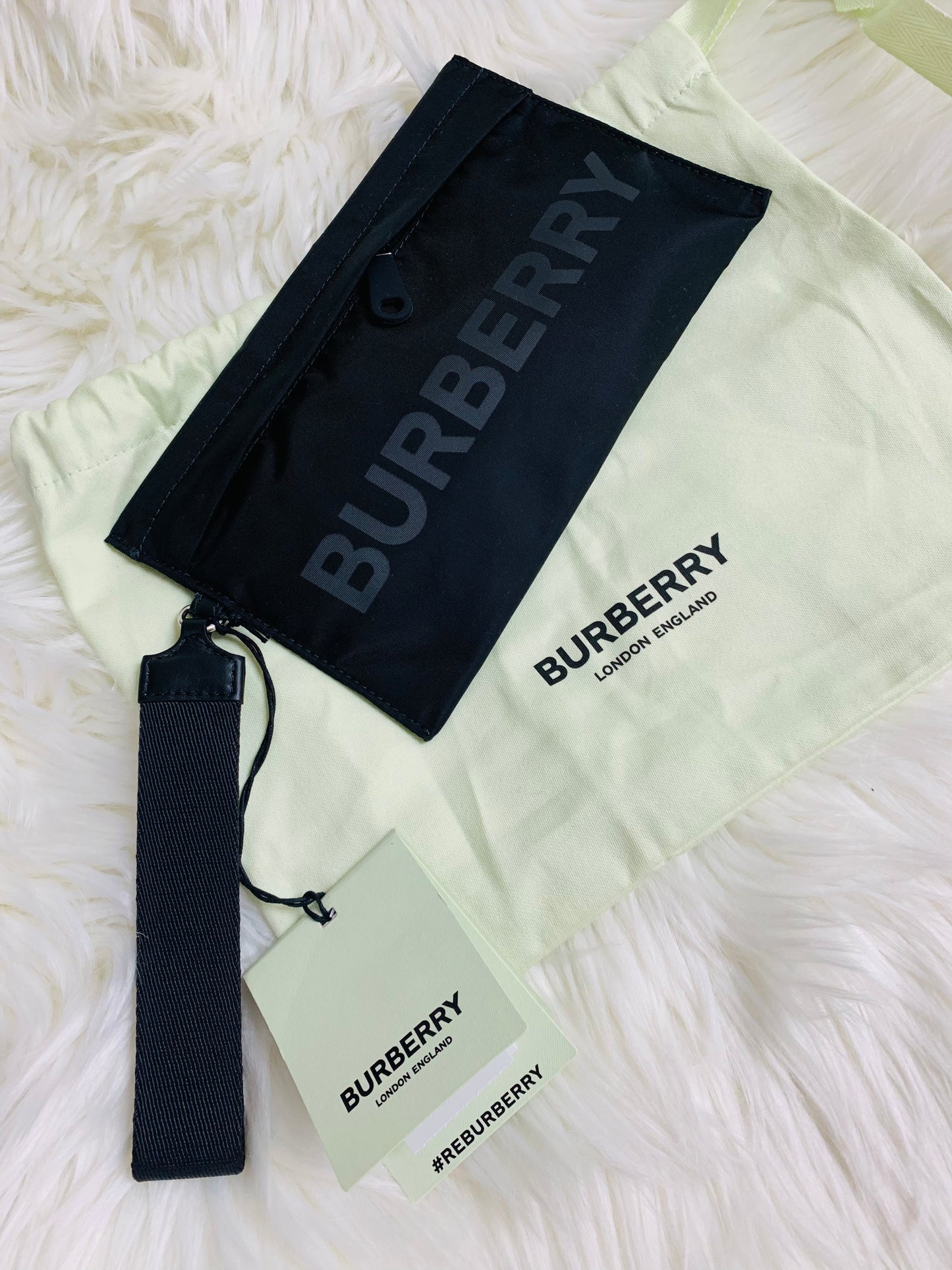 BURBERRY 手包 / 長錢包- 100%正版(必須先跟店主確定貨物狀況）