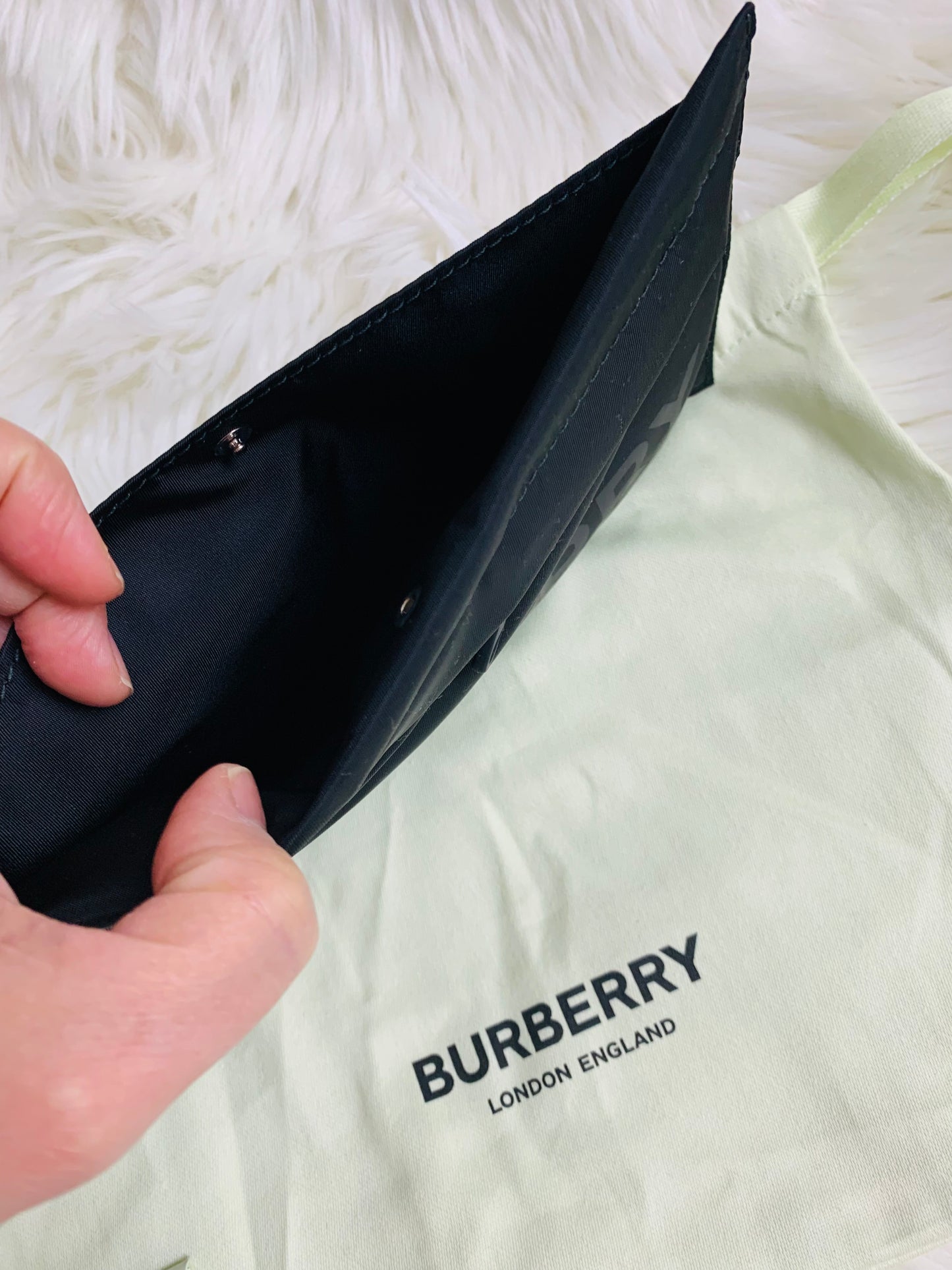 BURBERRY 手包 / 長錢包- 100%正版(必須先跟店主確定貨物狀況）