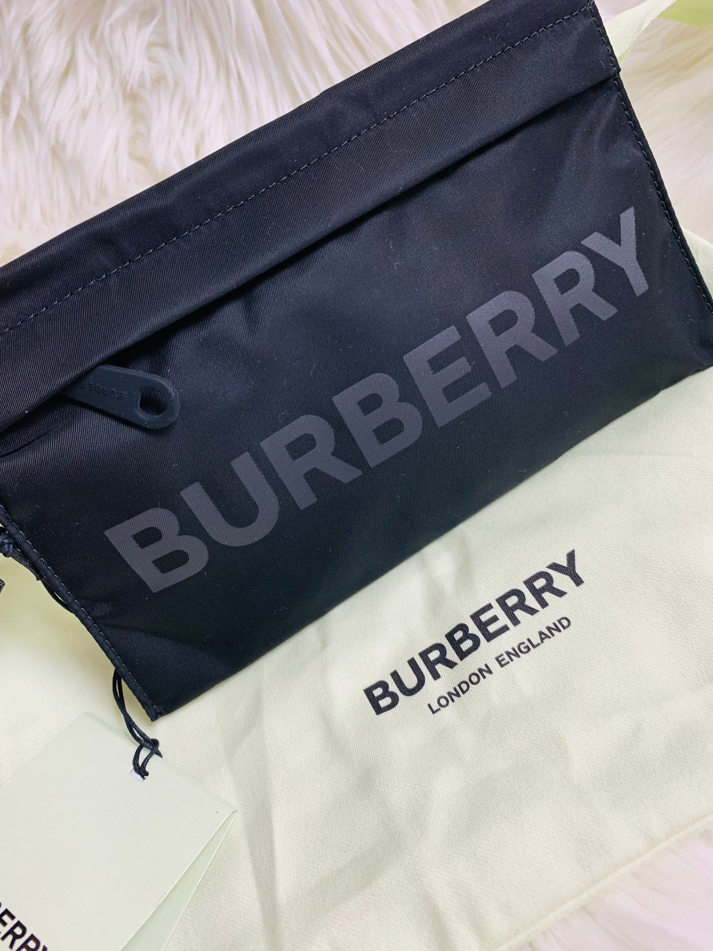 BURBERRY 手包 / 長錢包- 100%正版(必須先跟店主確定貨物狀況）