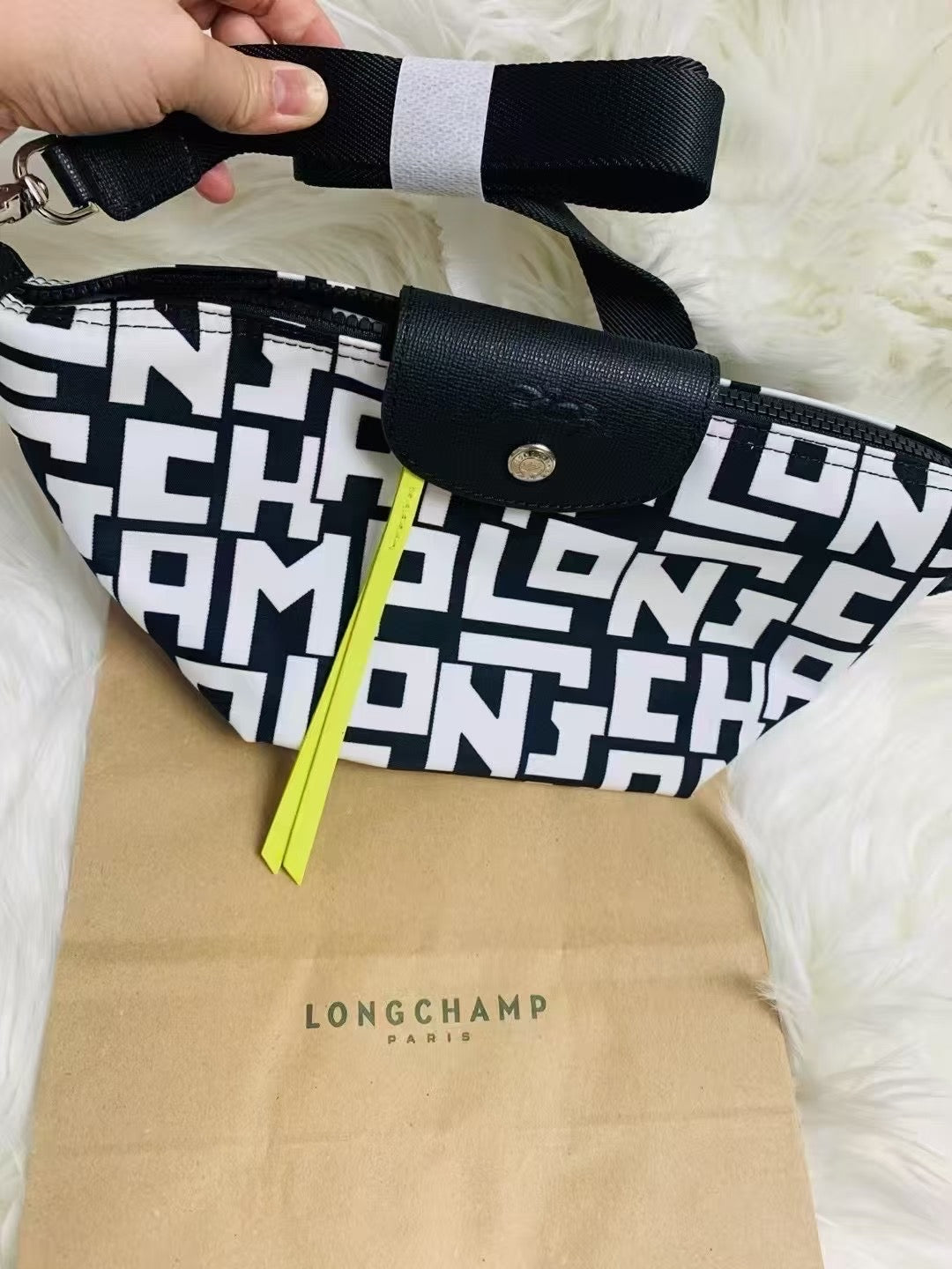 Longchamp  斜揹- 100%正版(必須先跟店主確定貨物狀況）