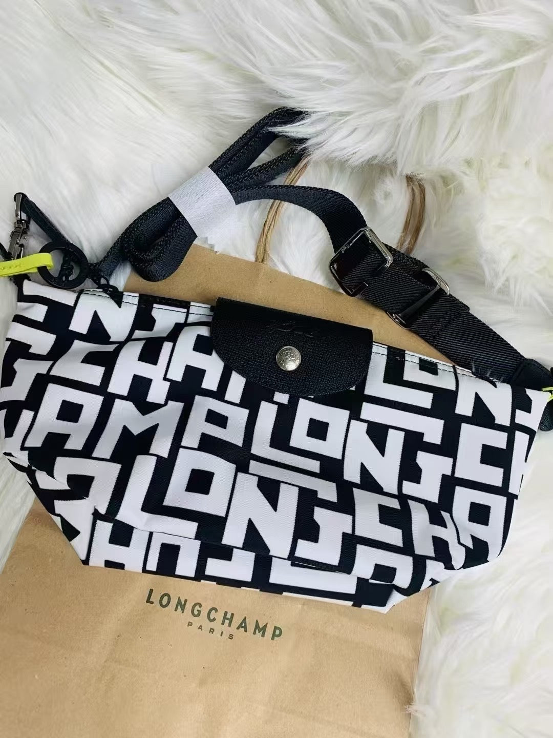 Longchamp  斜揹- 100%正版(必須先跟店主確定貨物狀況）