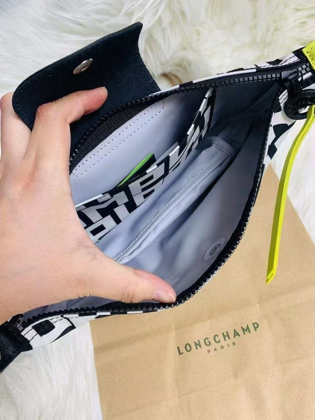 Longchamp  斜揹- 100%正版(必須先跟店主確定貨物狀況）