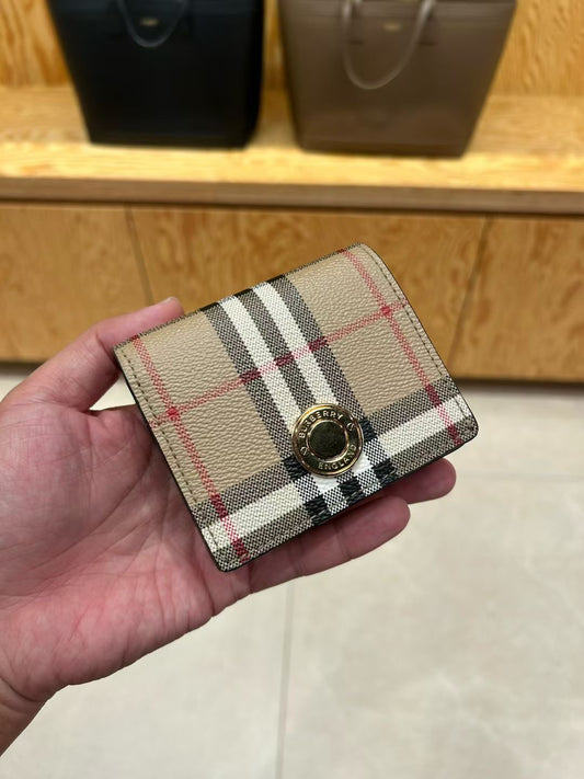 1 預訂- Burberry 女款銀包- 100%正版(必須先跟店主確定貨物狀況）