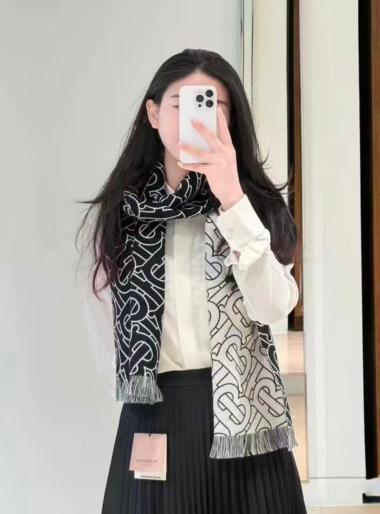BURBERRY 圍巾 - 100%正版(必須先跟店主確定貨物狀況）