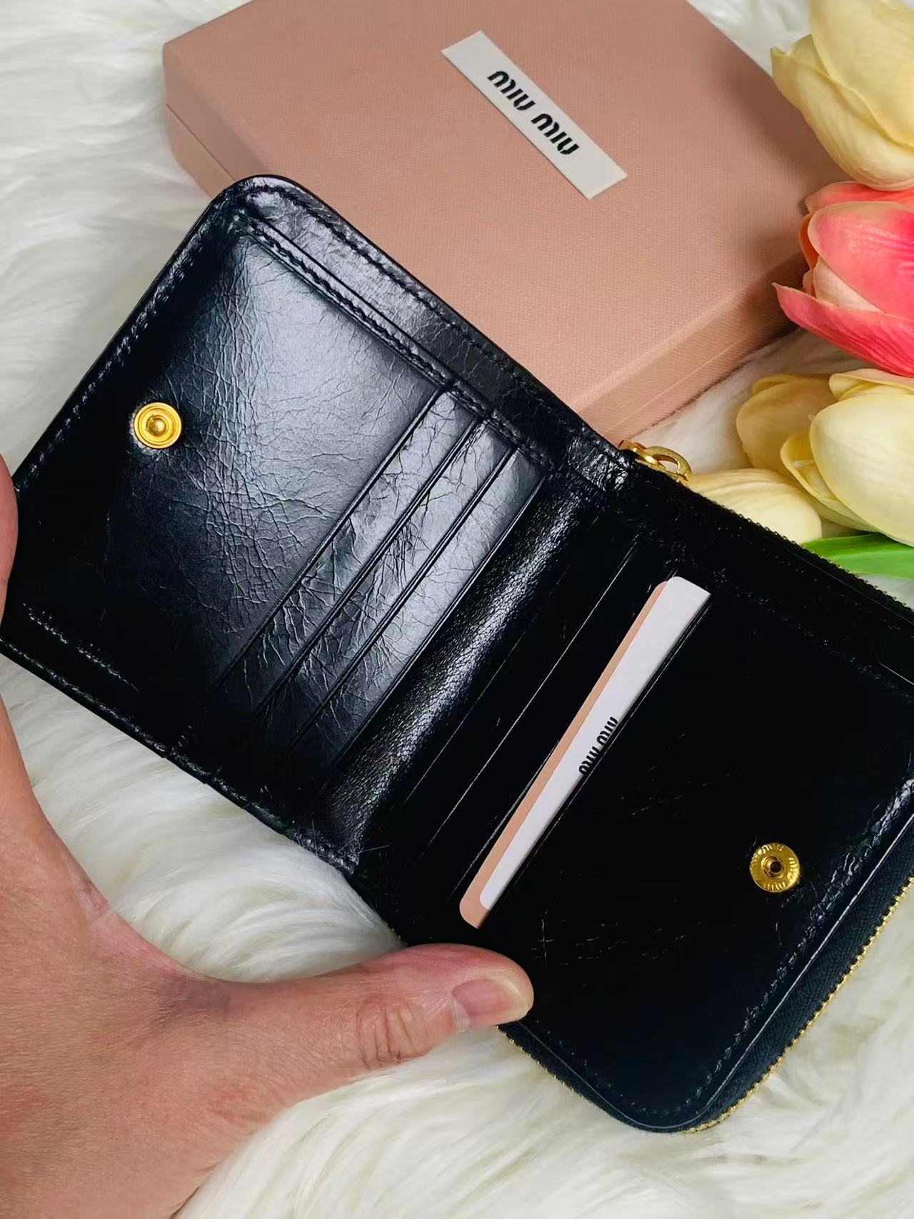 MIU MIU 女款銀包- 100%正版(必須先跟店主確定貨物狀況）