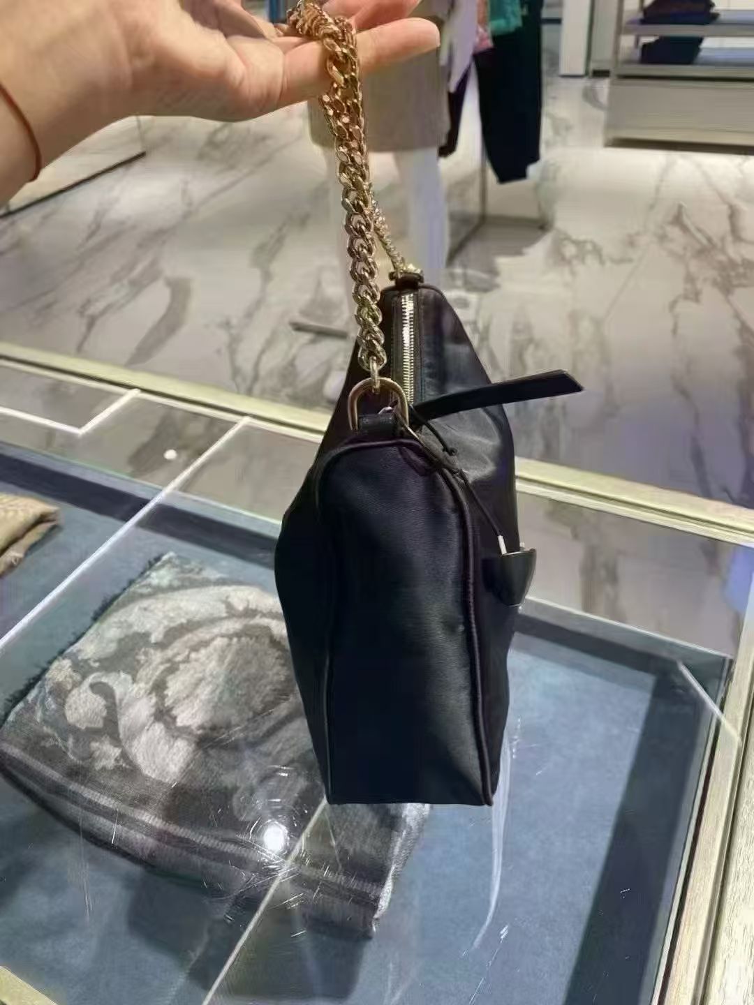 VERSACE 斜揹- 100%正版(必須先跟店主確定貨物狀況）