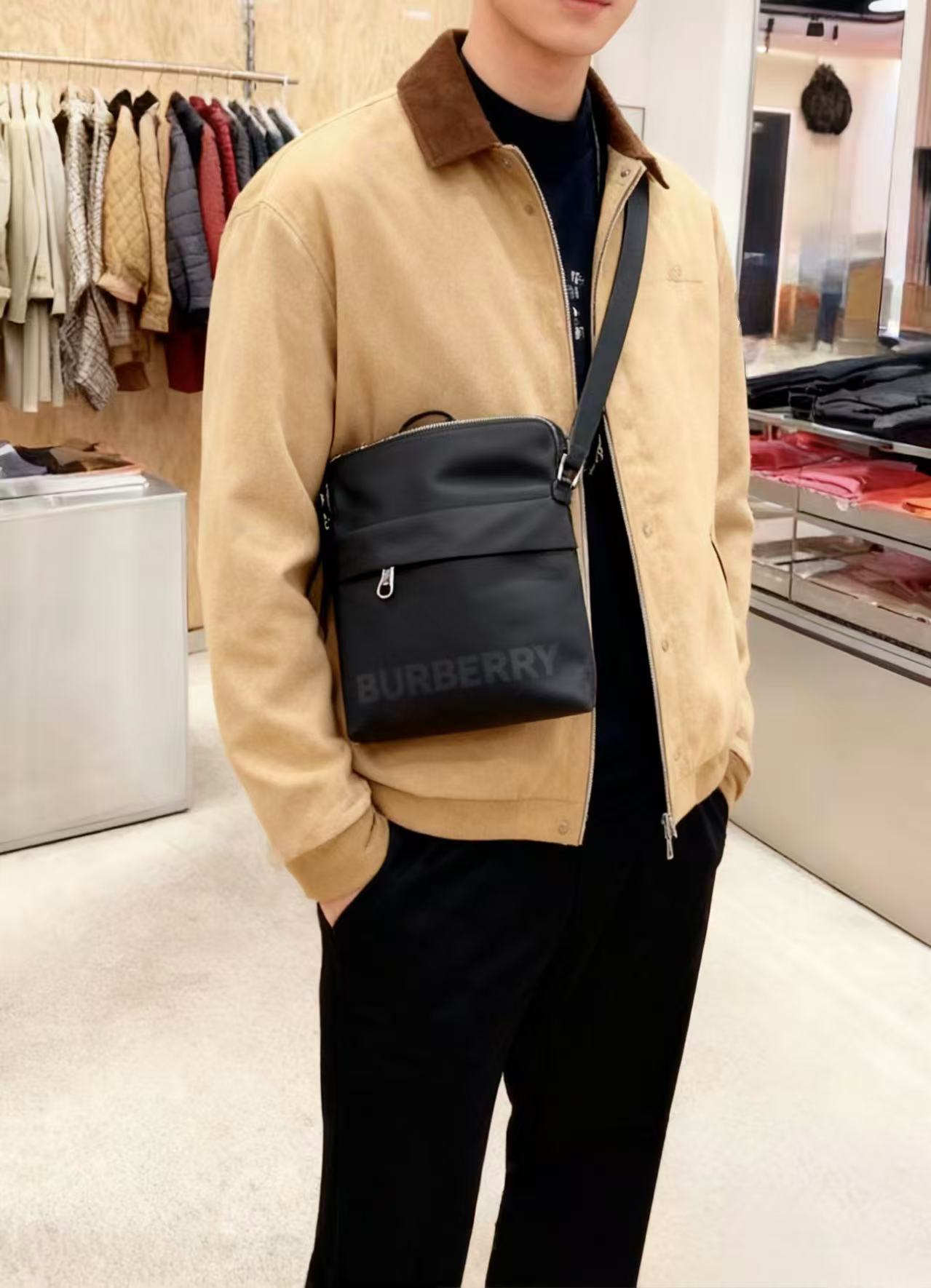 BURBERRY 斜揹 - 100%正版(必須先跟店主確定貨物狀況）