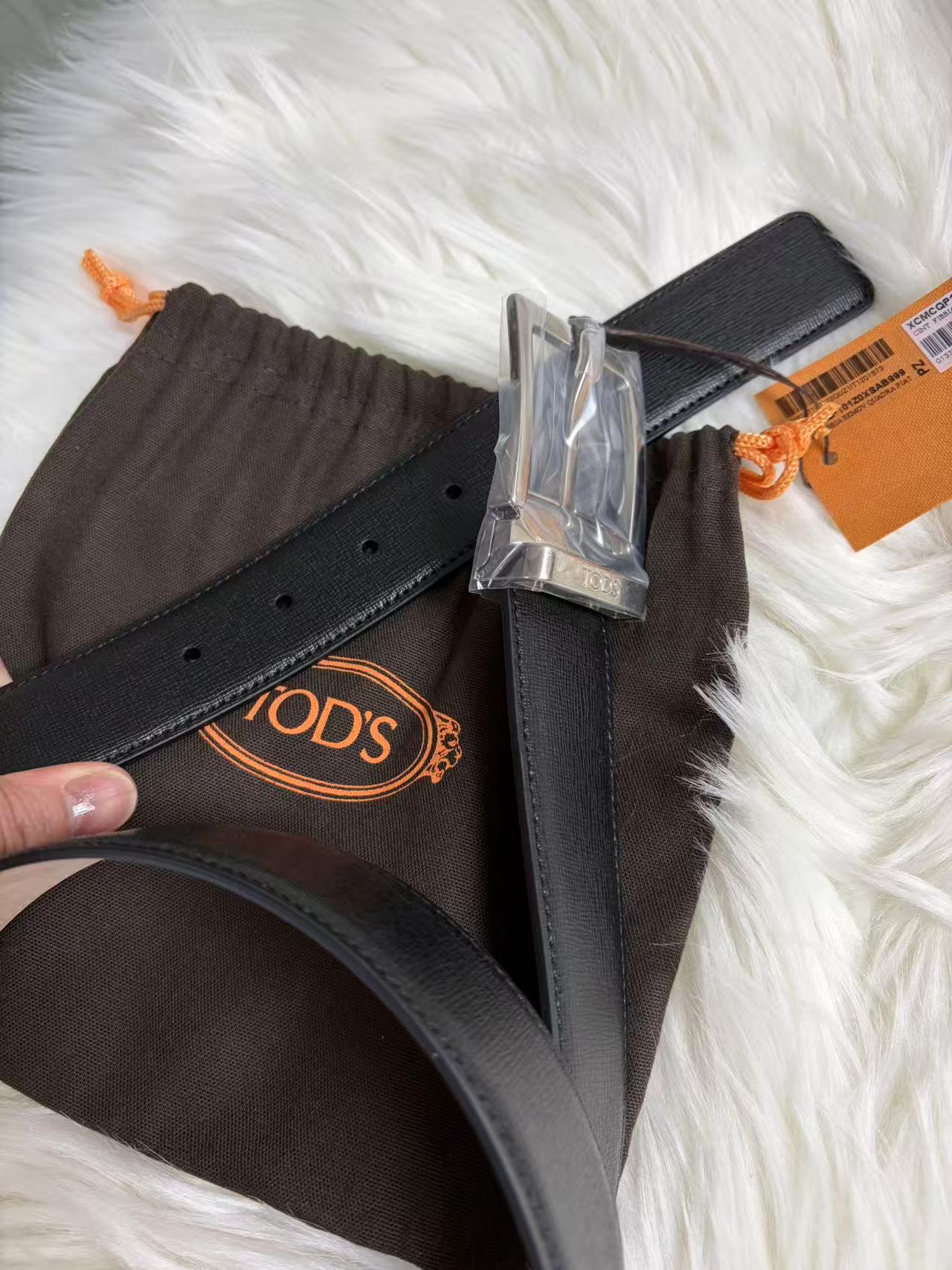 TODS 男款黑色皮帶 - 100%正版(必須先跟店主確定貨物狀況）