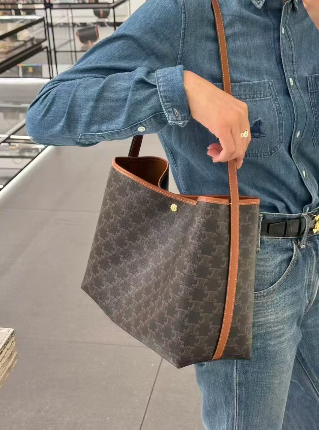 CELINE 斜揹/側揹  100%正版(必須先跟店主確定貨物狀況）