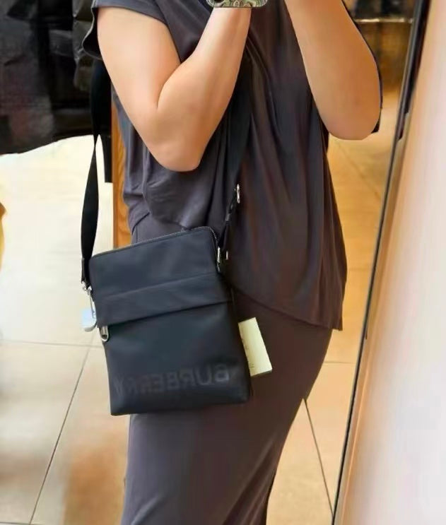 BURBERRY 斜揹 - 100%正版(必須先跟店主確定貨物狀況）