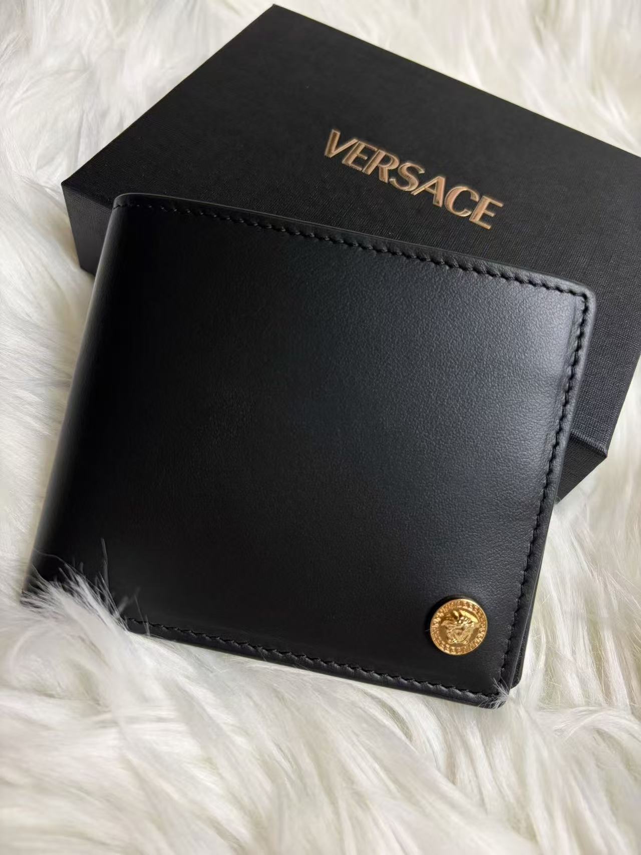 VERSACE 男款銀包- 100%正版(必須先跟店主確定貨物狀況）