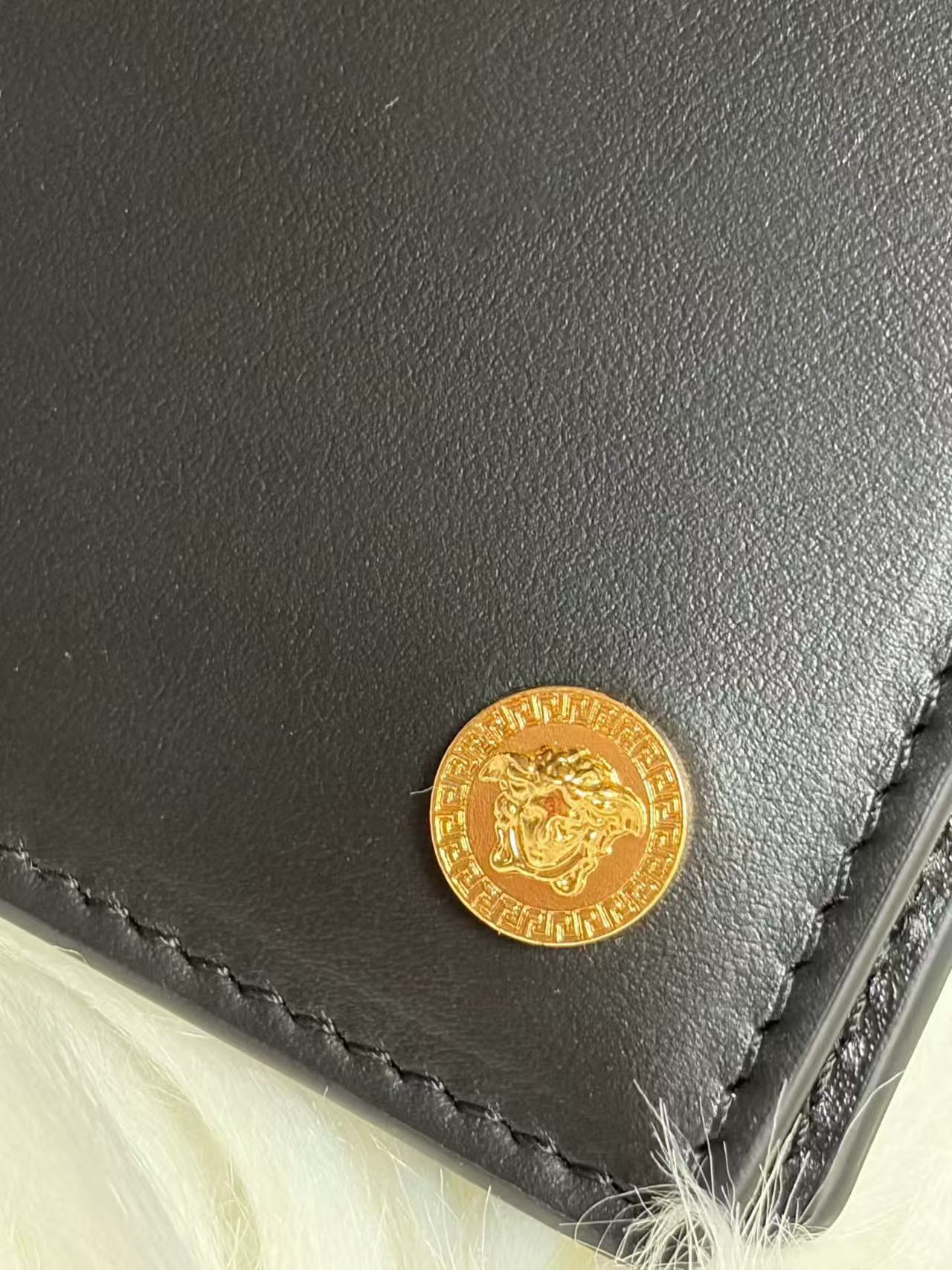 VERSACE 男款銀包- 100%正版(必須先跟店主確定貨物狀況）