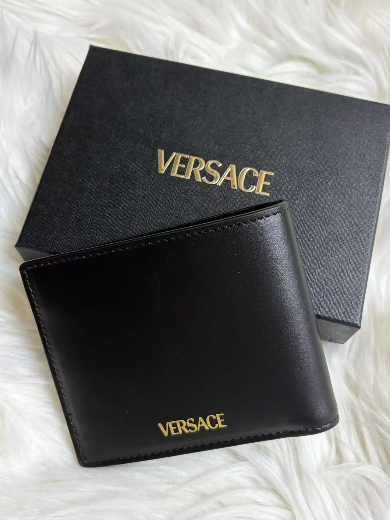 VERSACE 男款銀包- 100%正版(必須先跟店主確定貨物狀況）