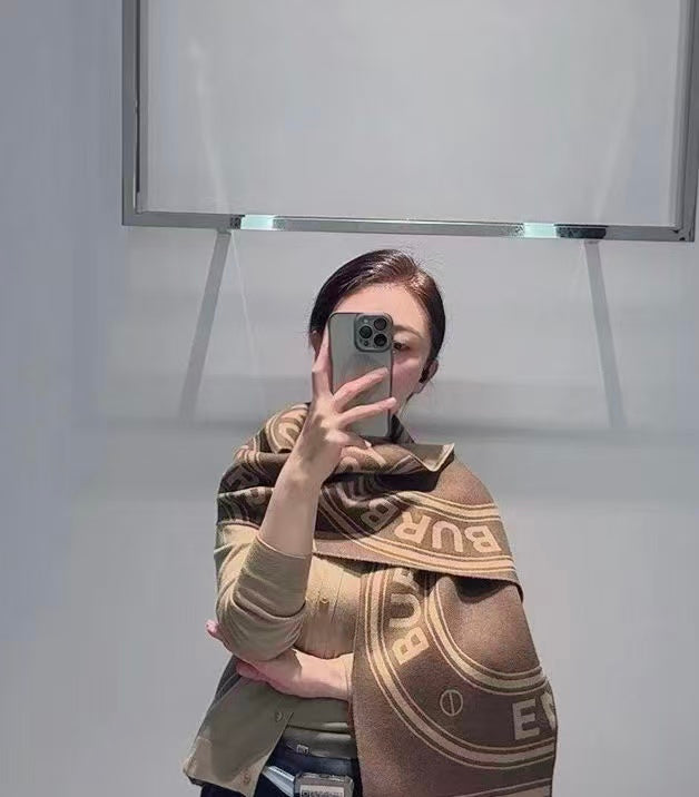 Burberrry 圍巾-  100%正版(必須先跟店主確定貨物狀況）