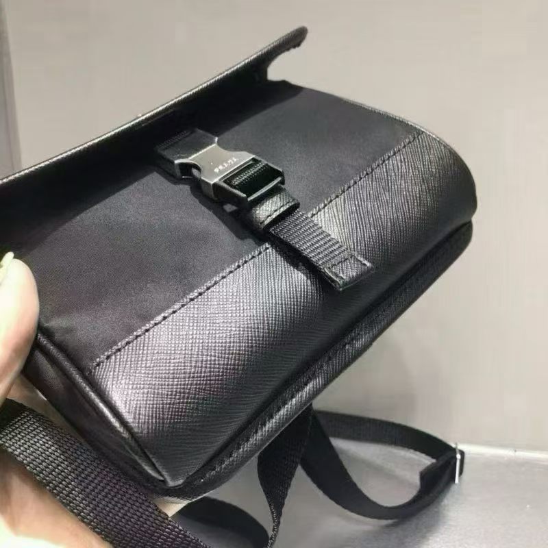 Prada 斜揹 - 100%正版(必須先跟店主確定貨物狀況）