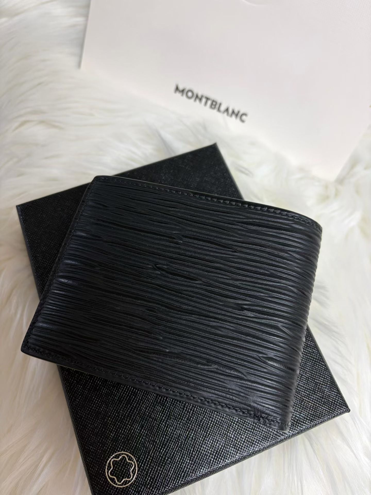 MONTBLANC 男款銀包 - 100%正版(必須先跟店主確定貨物狀況）