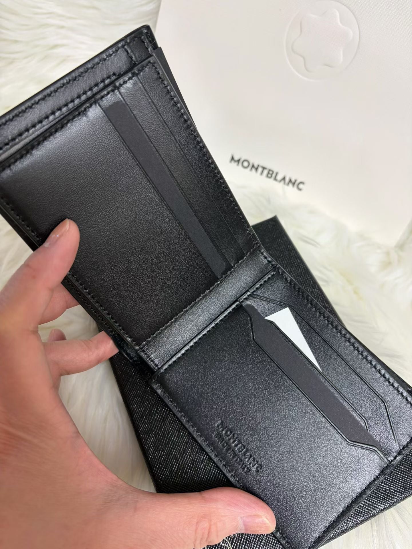 MONTBLANC 男款銀包 - 100%正版(必須先跟店主確定貨物狀況）